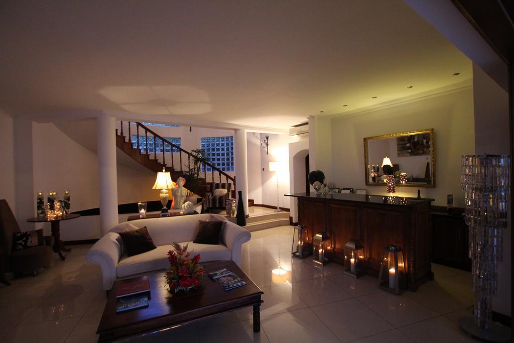 Petit Amour Villa Glacis  Buitenkant foto