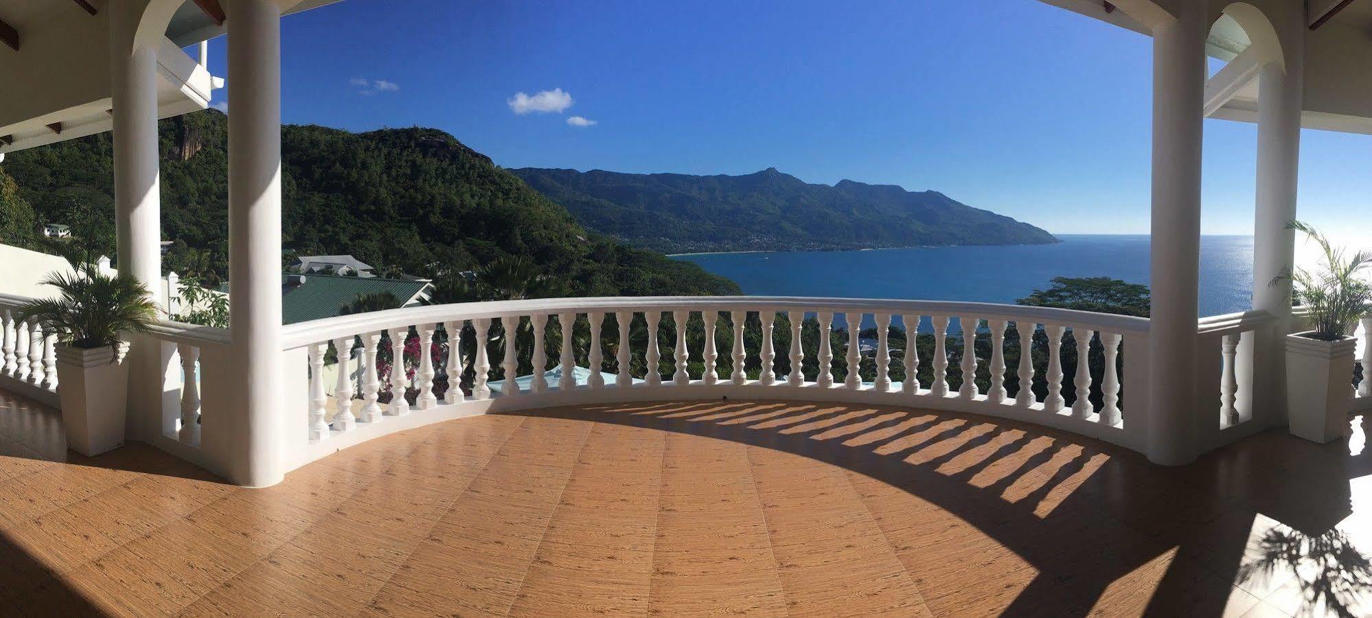 Petit Amour Villa Glacis  Buitenkant foto